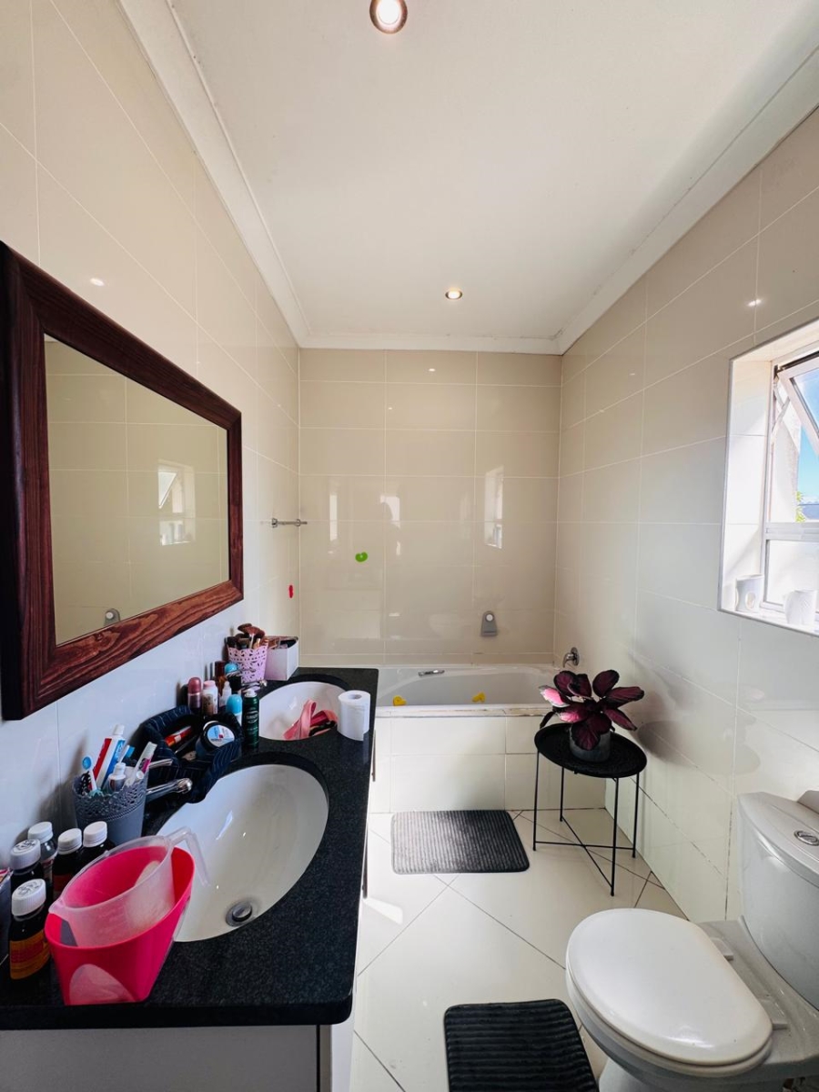 To Let 3 Bedroom Property for Rent in Fernwood Western Cape